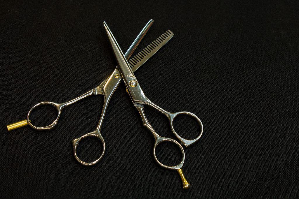 how to cut the top of your hair with scissors